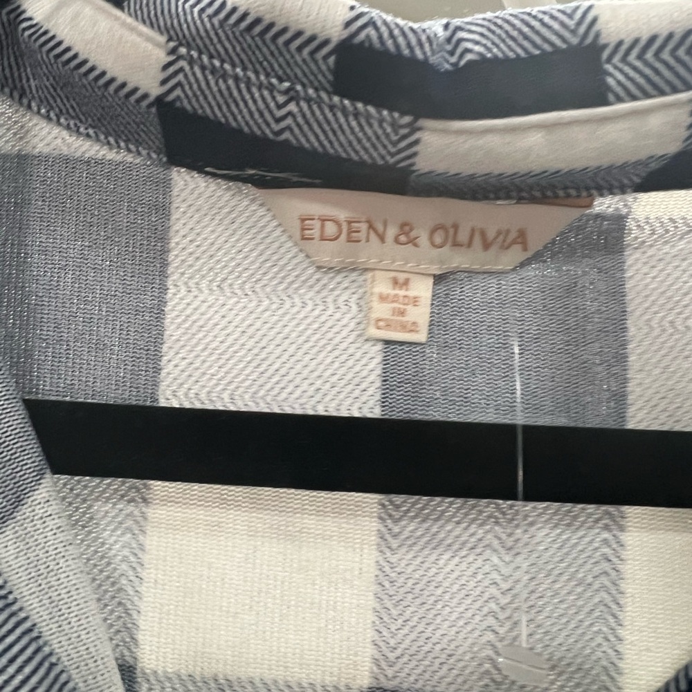 EDEN & Olivia Women's Blue and White Checkered Top size M - Picture 3 of 7